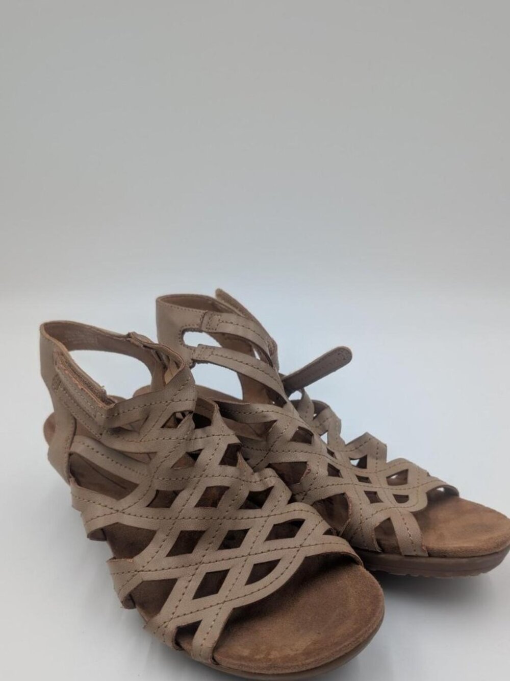 Baretraps Women's Brown and Tan Sandals